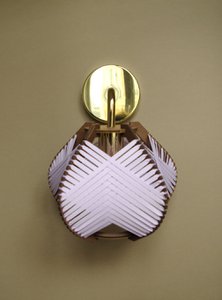 Lila Wandlampe