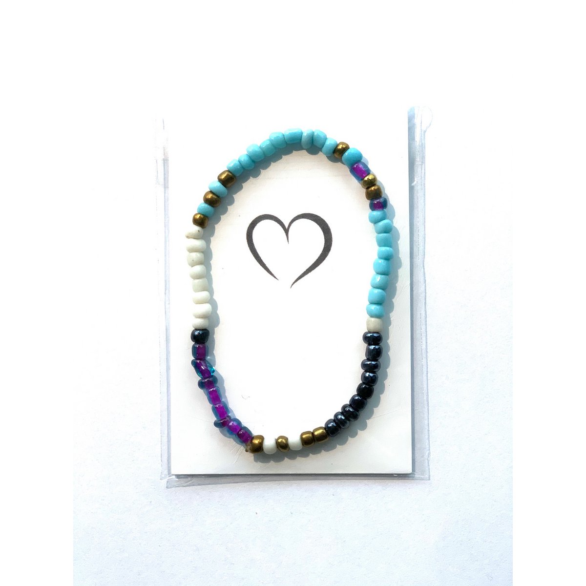 Weiße Wunsch-/Geschenkkarte mit Masai-Perlenarmband Herz