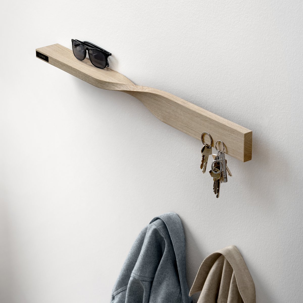Magnetic Twist Shelf in Oak