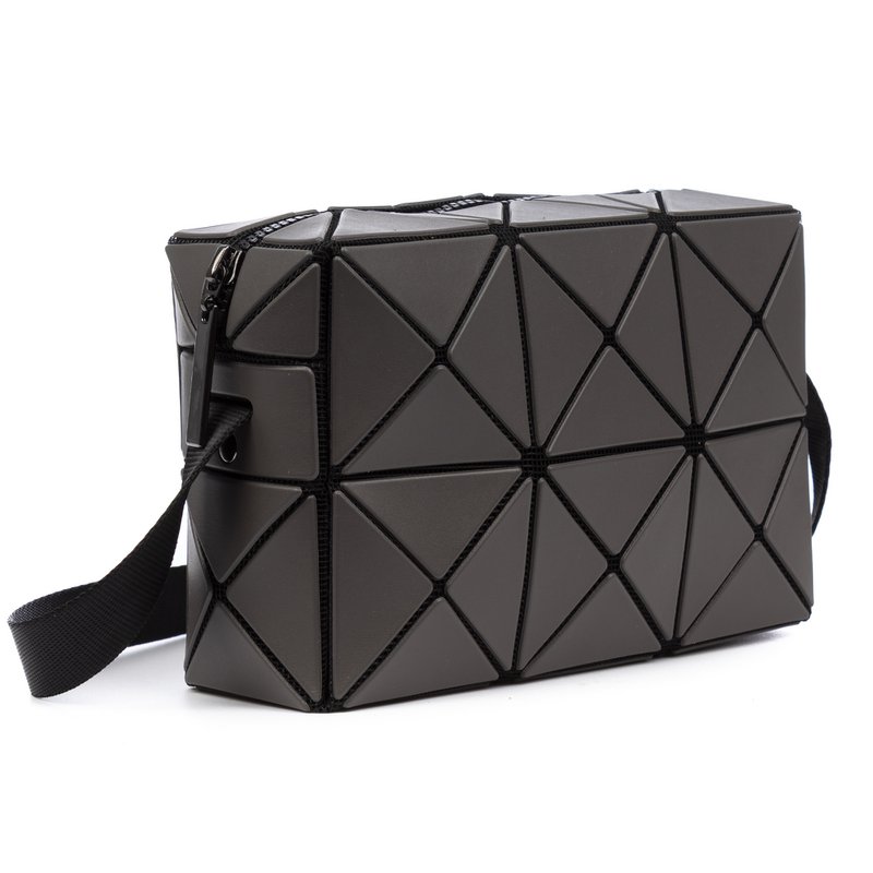 Iria Quintana ASO Crossbody Bag con diseño geométrico. 17.5x6x11.5 cm.