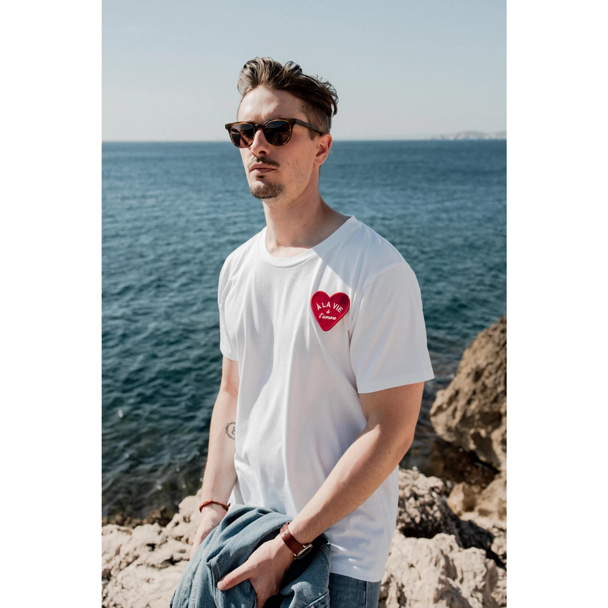 T-shirt patch coeur brodé