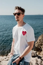 T-shirt patch coeur brodé