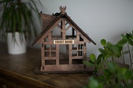 Vogelhäuschen, Vogelfutterhaus aus Holz zum Aufhängen