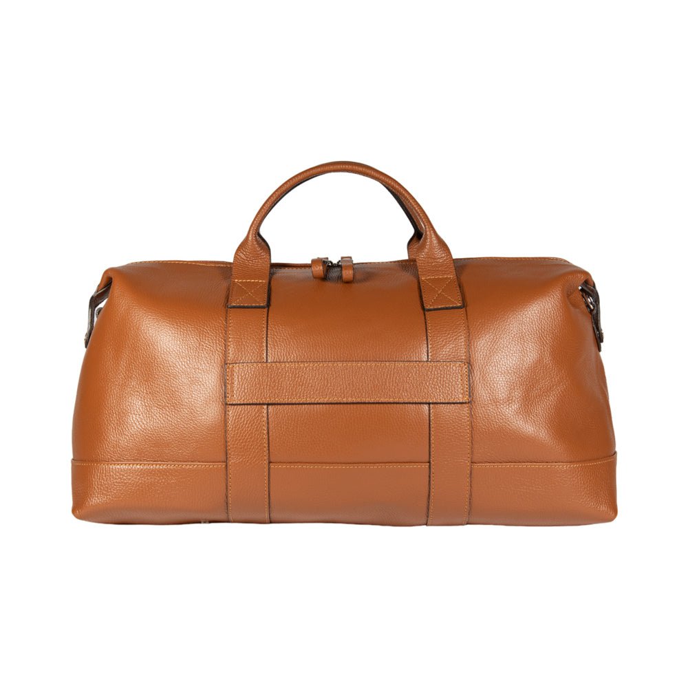 RB1029S | In Italien hergestellte Reisetasche aus echtem Leder mit verstellbarem und abnehmbarem Schultergurt. Reißverschluss und Accessoires aus glänzendem Nickelmetall – Farbe Cognac – Maße: 57 x 26 x 24 cm