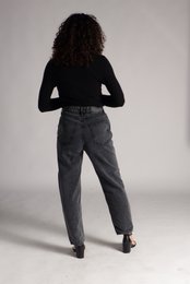 Mom-jeans til kvinder - emblematisk for 80'erne