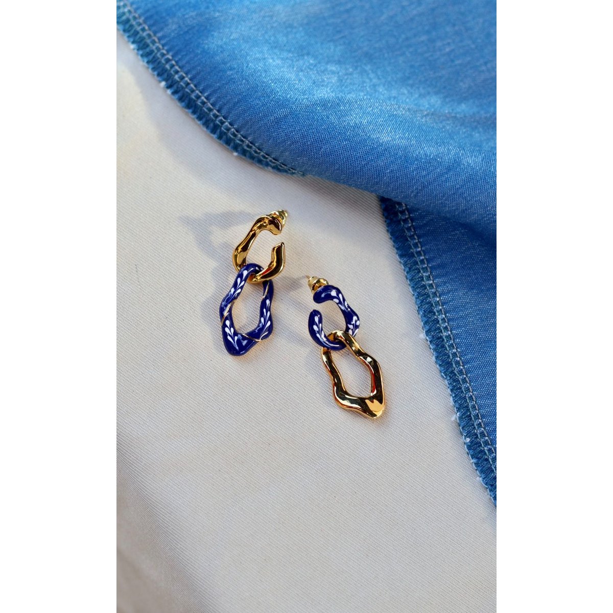 Boucles d'oreilles 2-en-1 Varia en émail (mini) — Bleu et doré