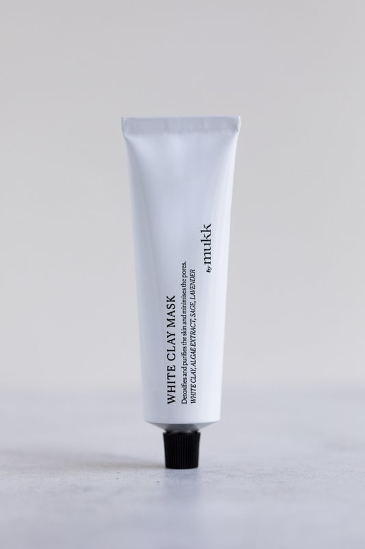 White Clay Mask Eine tiefenreinigende Gesichtsmaske mit erdigem Kaolin.