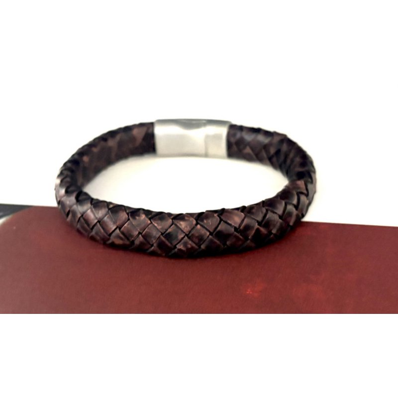 Bracelet masculin tressé en cuir marron