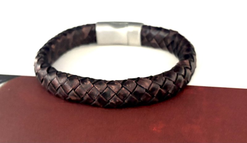 Bracelet masculin tressé en cuir marron