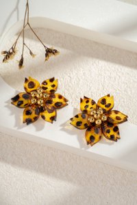 Flower earrings resin tortoiseshell gold stainless steel stem beads c