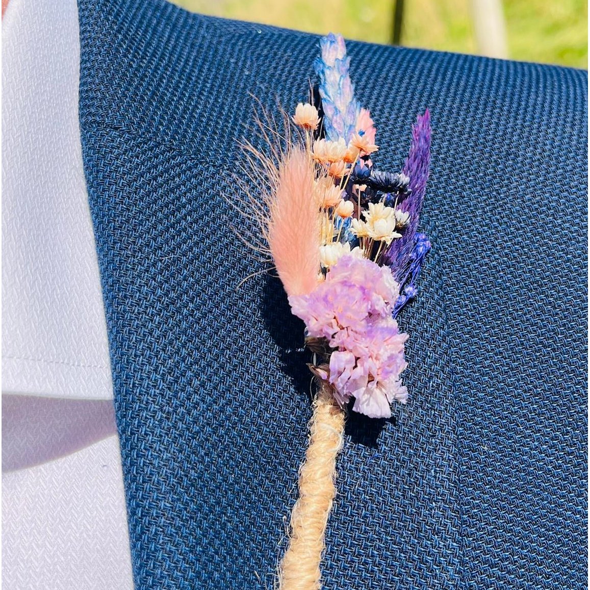 Corsage provençal avec épingle à fleurs séchées 14cm