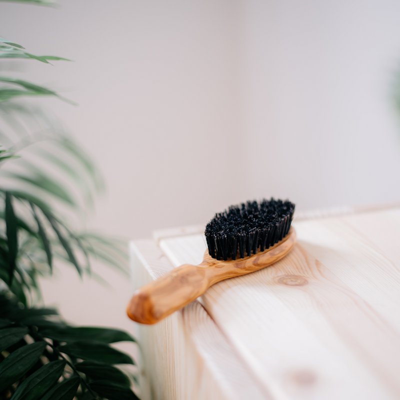 Spazzola per capelli in legno d'ulivo