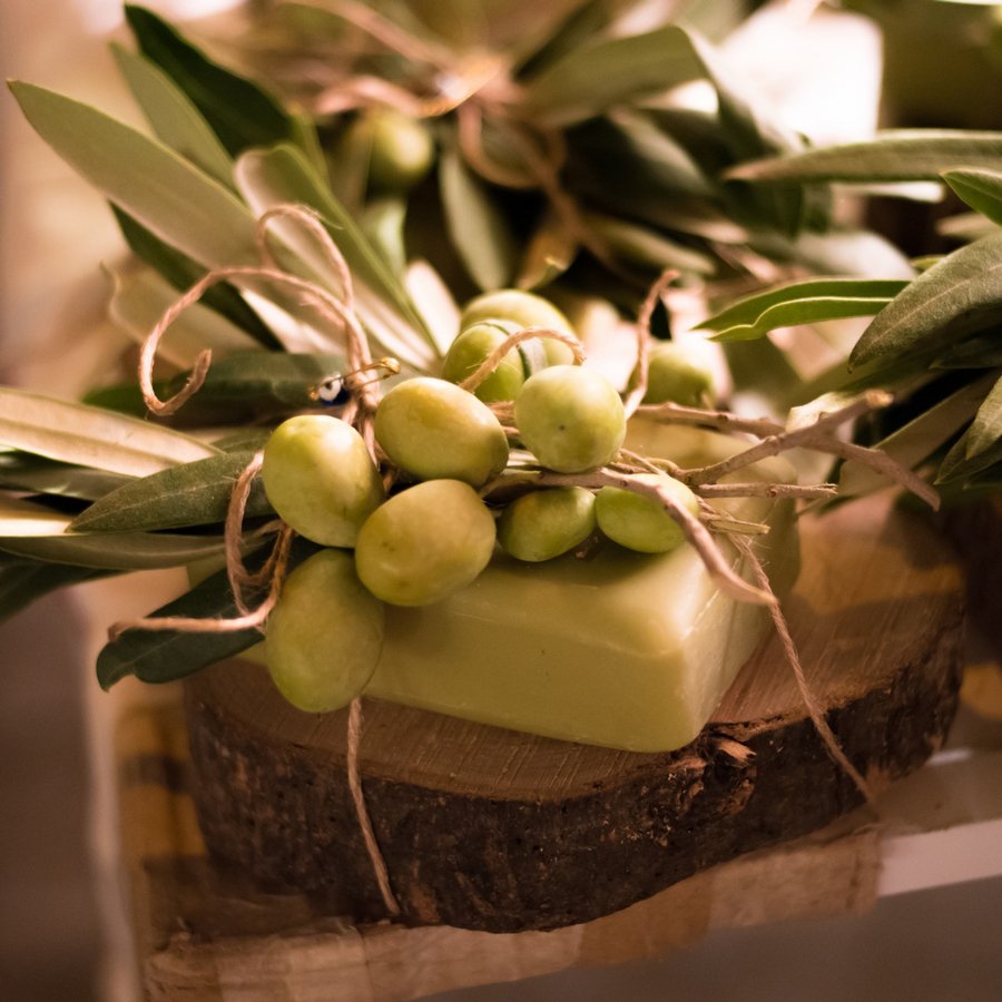 Savon Bio Laurier et Olive Douceur Naturelle Nettoie et Hydrate Idéal pour Peaux Sensibles et Sèches