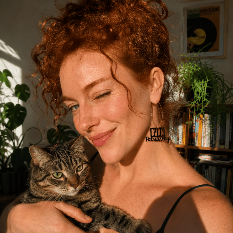 Burn Patriarchy – Nicht übereinstimmende Ohrringe
