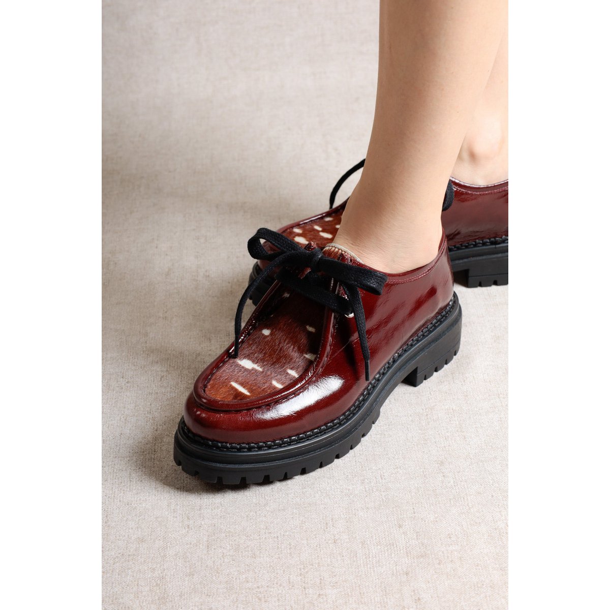 ODDA CASTAGNA BRUIN – Leren dikke loafers met Bambi-haardetail
