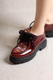 ODDA CASTAGNA BRUIN – Leren dikke loafers met Bambi-haardetail