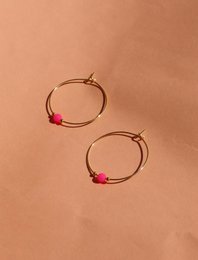 Pink neon pearl on a golden stainless steel creole