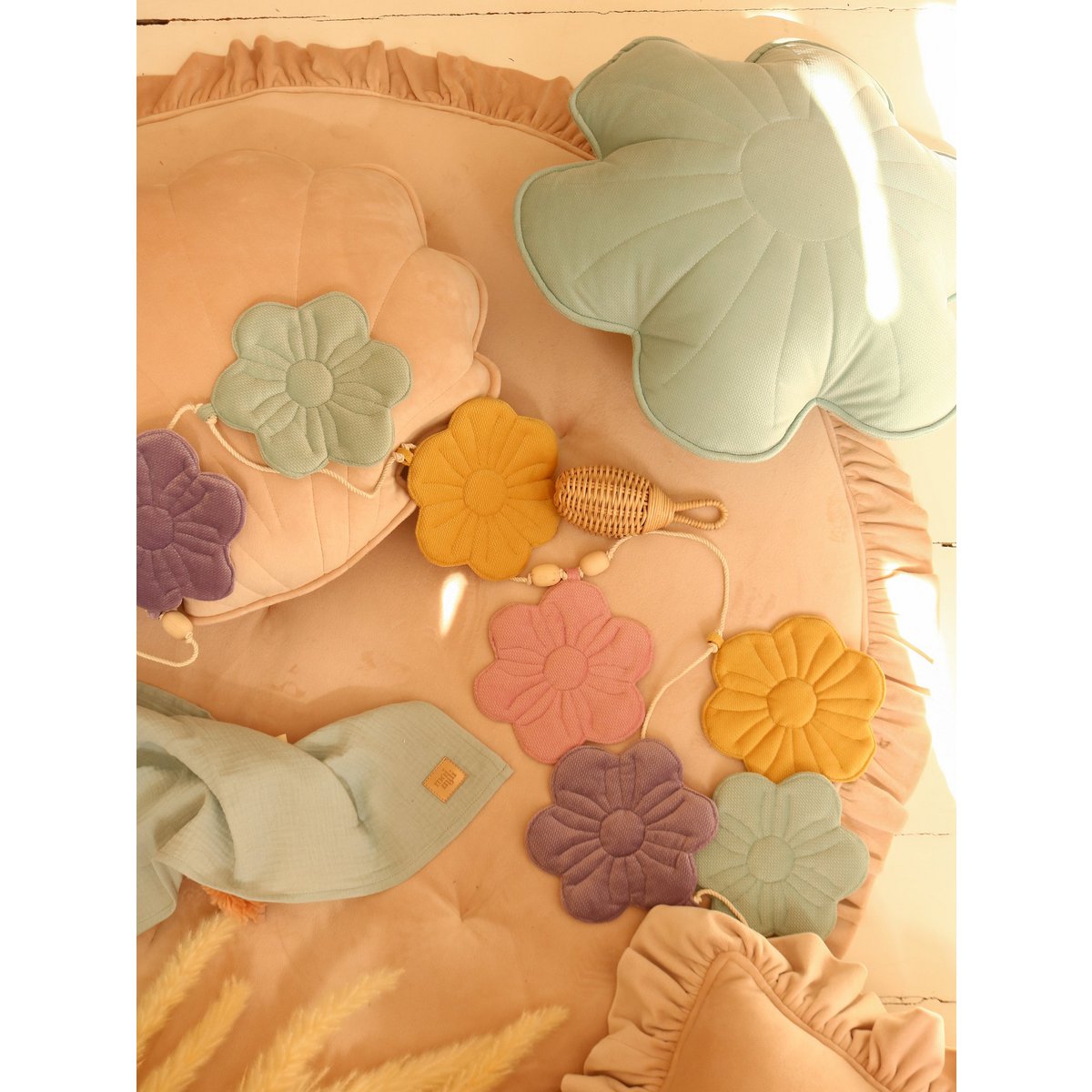 Guirlande fleurie velours "Bouquet arc-en-ciel"
