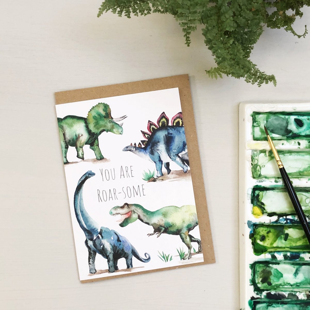 Biglietto di auguri dipinto a mano con ruggito di dinosauro