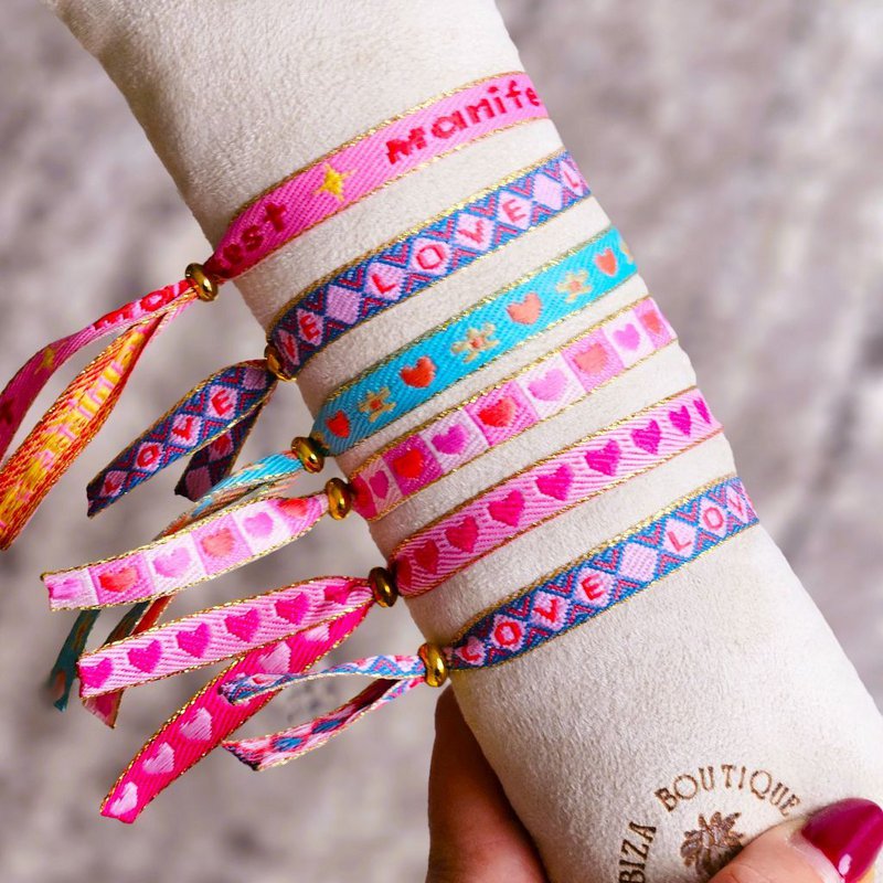 Ribbon bracelet manifest