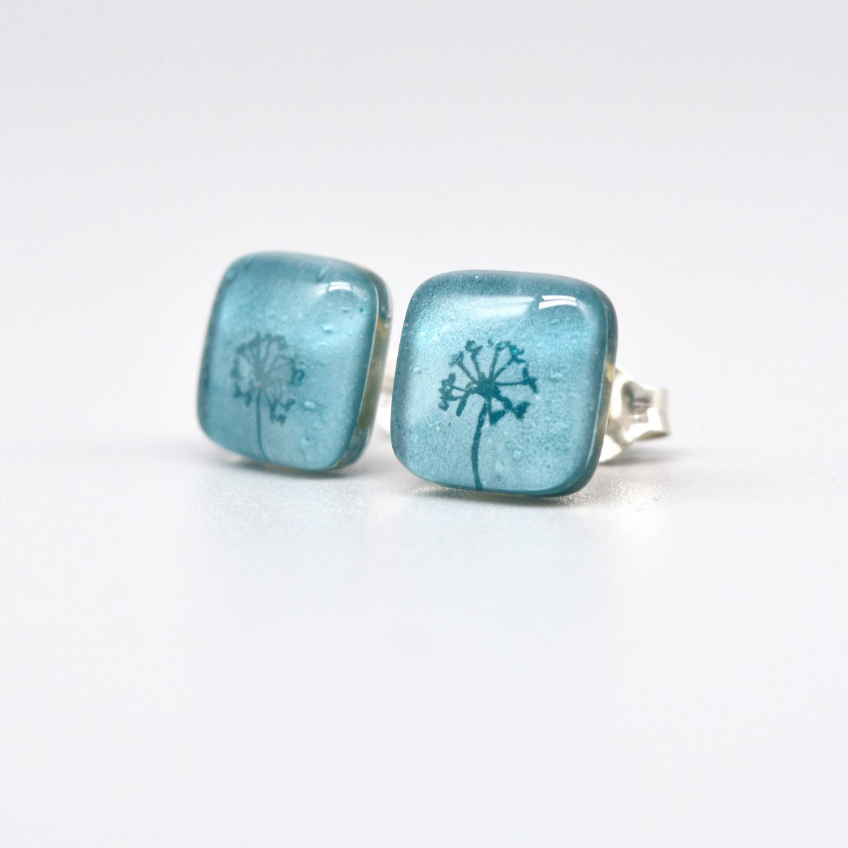 Löwenzahnknopf-Ohrringe, türkisgrüne Farbe, Glas und Sterlingsilber