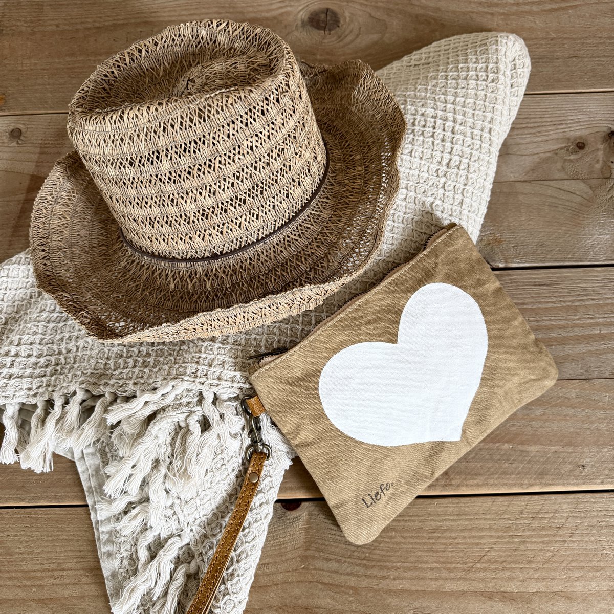 Clutch heart white (vintage brown canvas) NEW batch