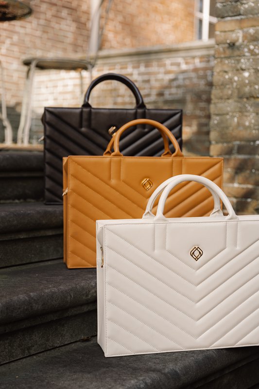 Business Bag Muse Apple Leather Off White