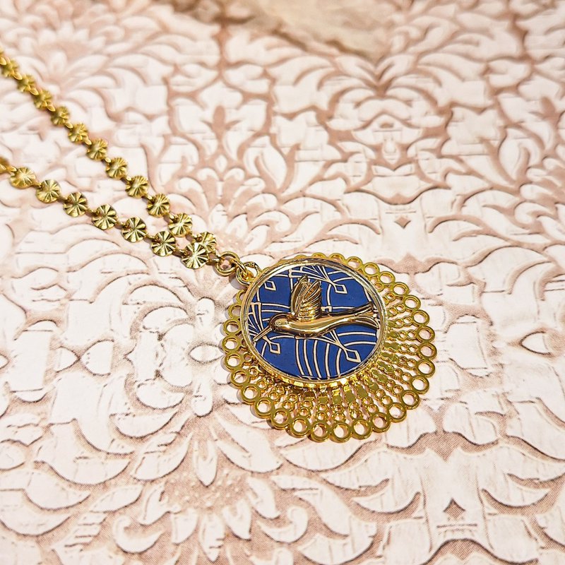 Collier Sautoir Oiseau Paradis Motif Art deco Colibri bleu dore Fête des mères Cadeau Maman