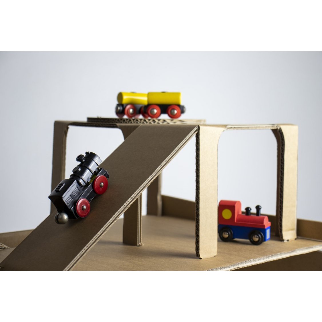 Garage à jouets en carton
