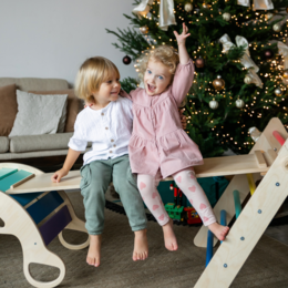 Großes Set - Pikler Dreieck + 2 Rutschen/Kletterleitern + Balancewippe