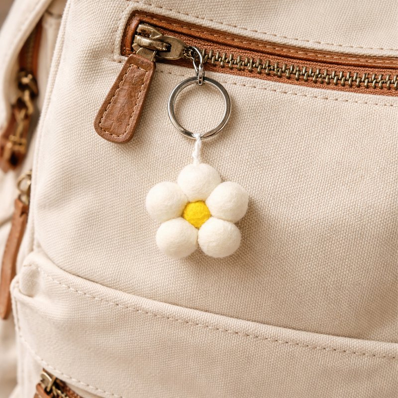 Keyring flower white