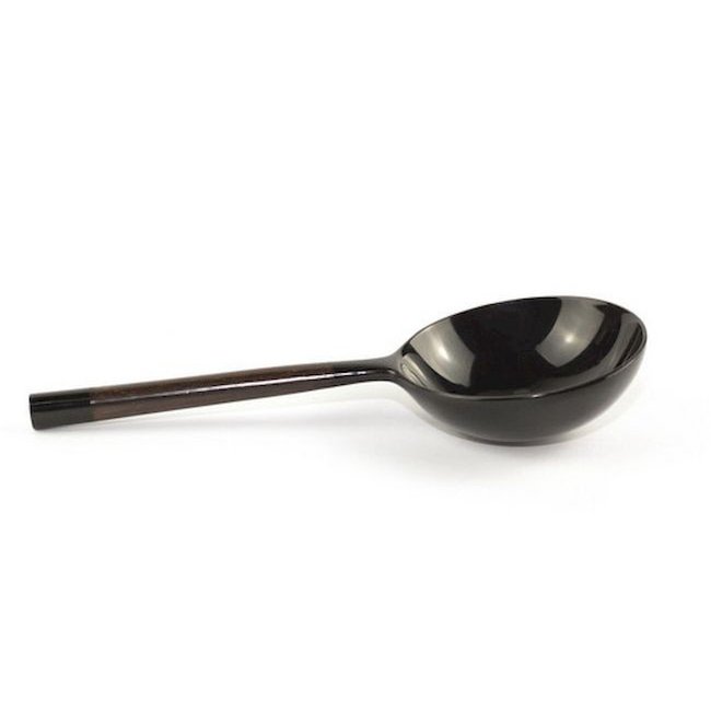 Cuchara de arroz de cuerno negro con mango de palisandro