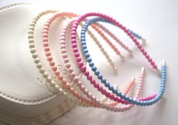 YUKO B HEADBAND OFFER. Wooden display including the entire collection of headbands, 2 per model and 34 in total