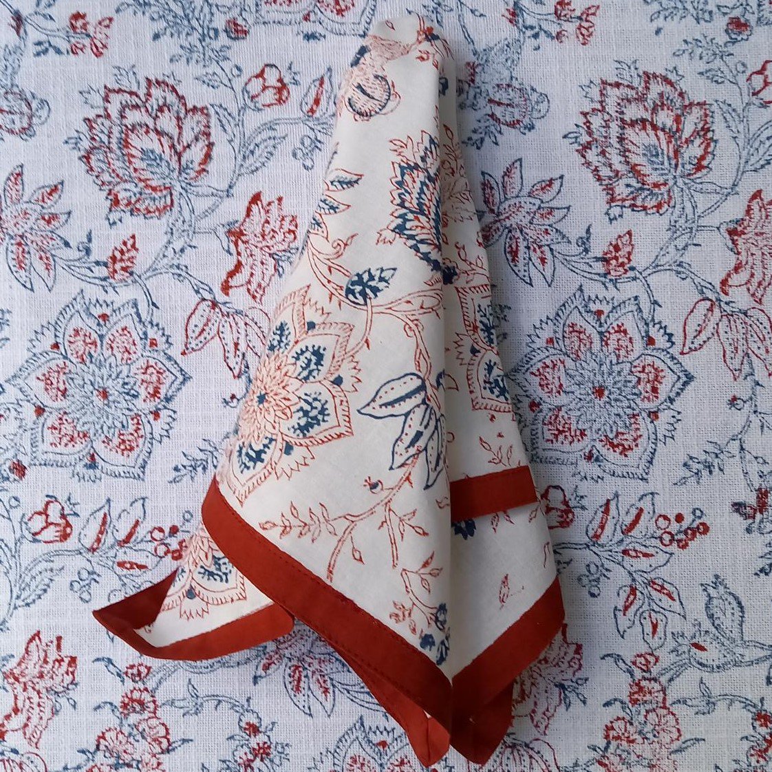 Tablecloth 'Flower' Red/Blue, Small