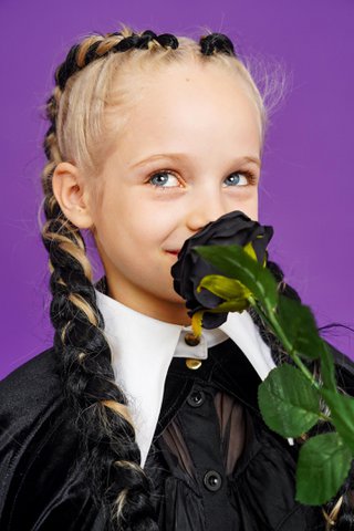 Zauberumhang für Kinder im Wednesday Style