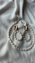 Aire - Drop earrings with river pearls