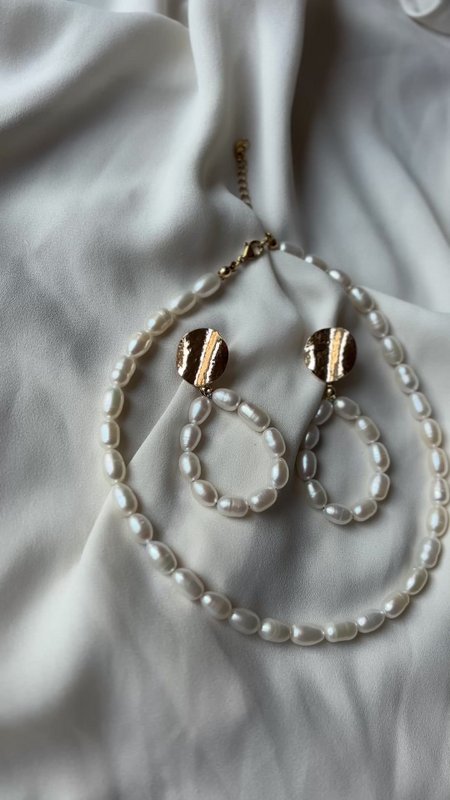 Aire - Drop earrings with river pearls