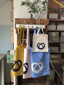 Stofftasche mit Brezenmotiv senf
