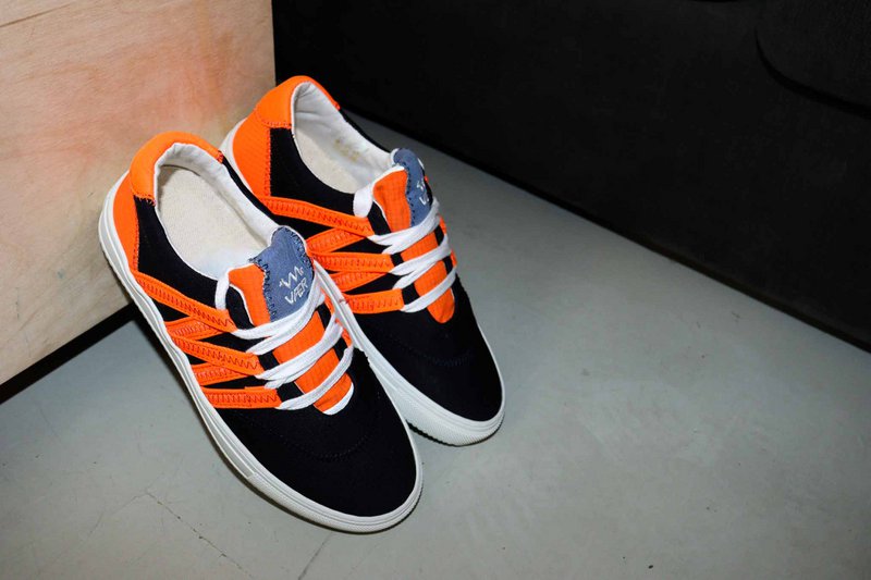 STARK Sort Orange Phoenix Unisex sko