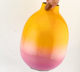 Vase ombre yellow pink