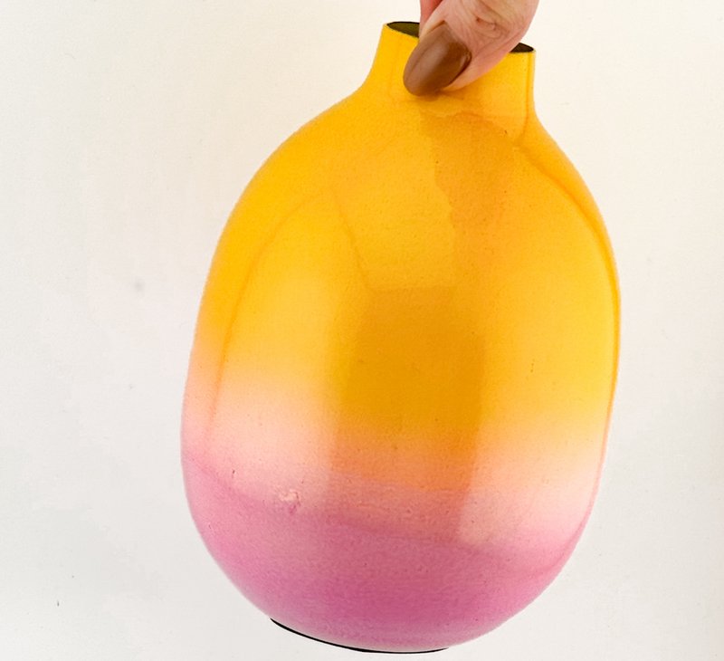 Vase ombre yellow pink