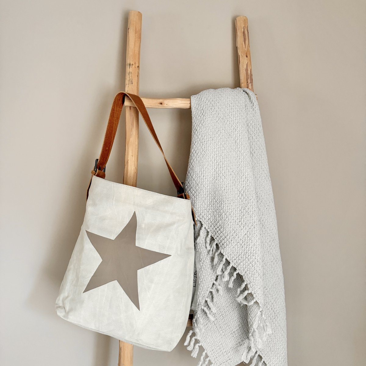 BuckleBag star latte (canvas) NEW