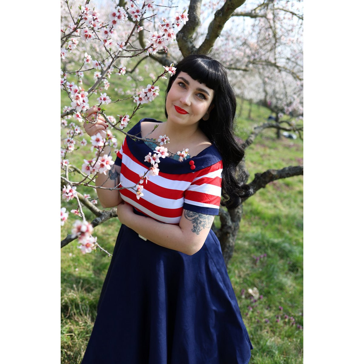 EU Stock Darlene Retro Swing Dress in Navy med røde og hvide striber