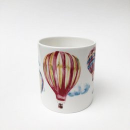 Tazza di mongolfiere dell'acquerello