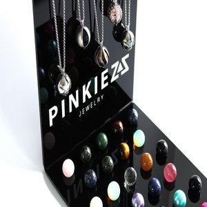 Pinkiezz display