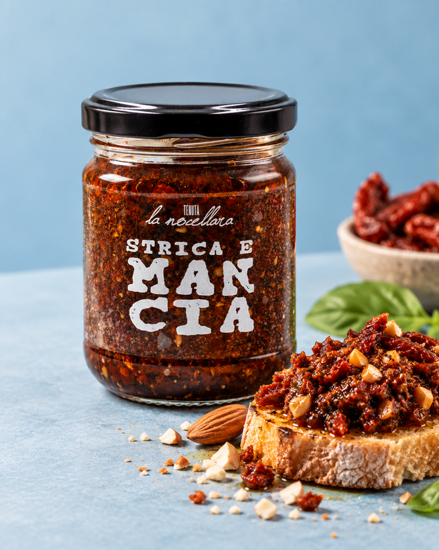 Strica e Mancia – Tomates cherry secos con almendras · 190 g