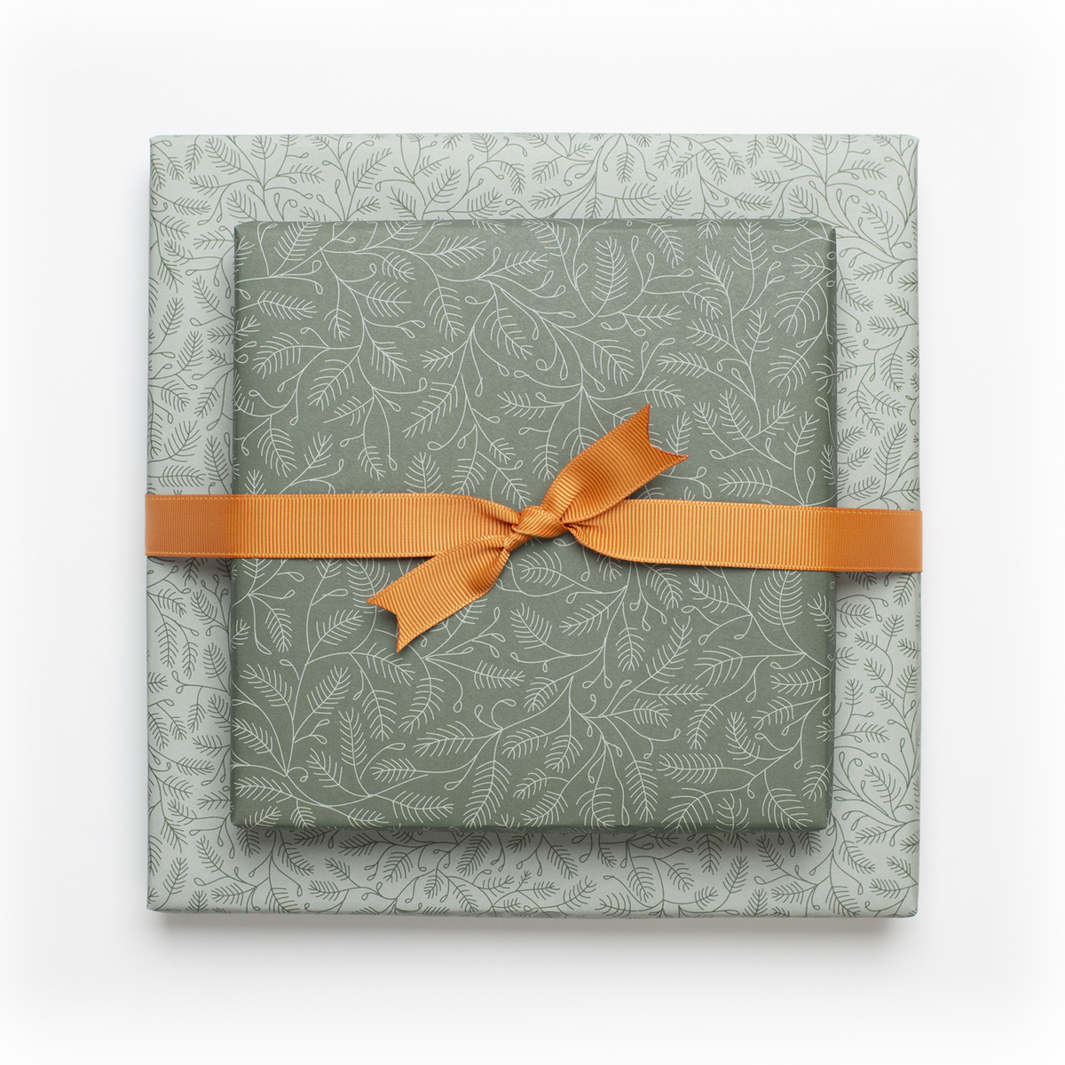 Duurzaam kerstcadeaupapier groen, inpakpapier dennentakken in mint en groen - dubbelzijdig inpakpapier gemaakt van 100% gerecycled papier