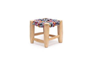 Marokkanischer Kinderhocker, mehrfarbiger Stoff, handgefertigt. Kindersitz aus Holz. Handwerklich