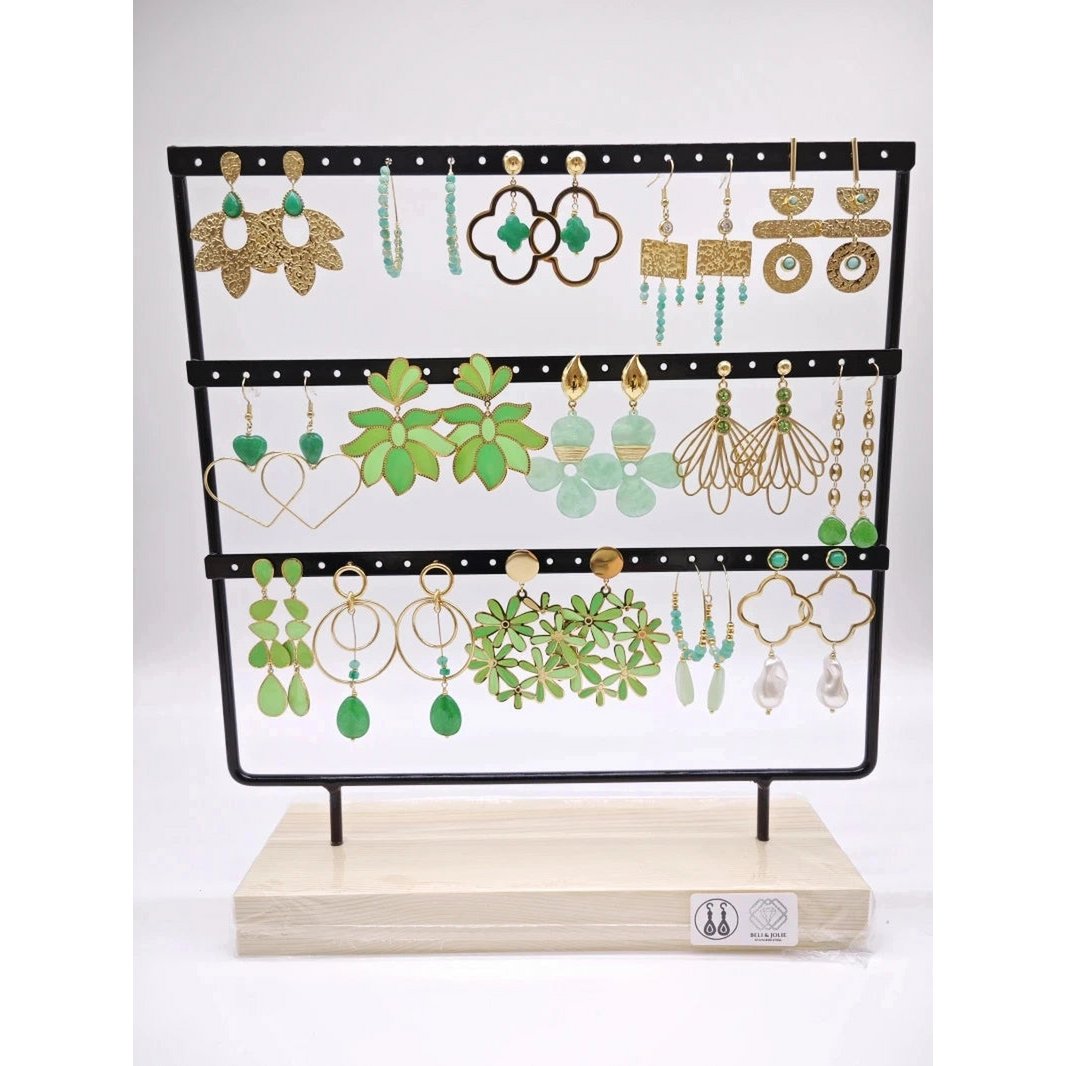 Veel sieraden met display