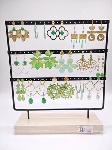 Veel sieraden met display